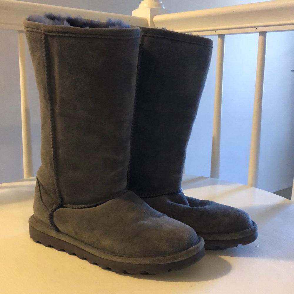 Women’s Bearpaw Elle Tall Boots in Charcoal.  Size 8.  Excellent Condition.